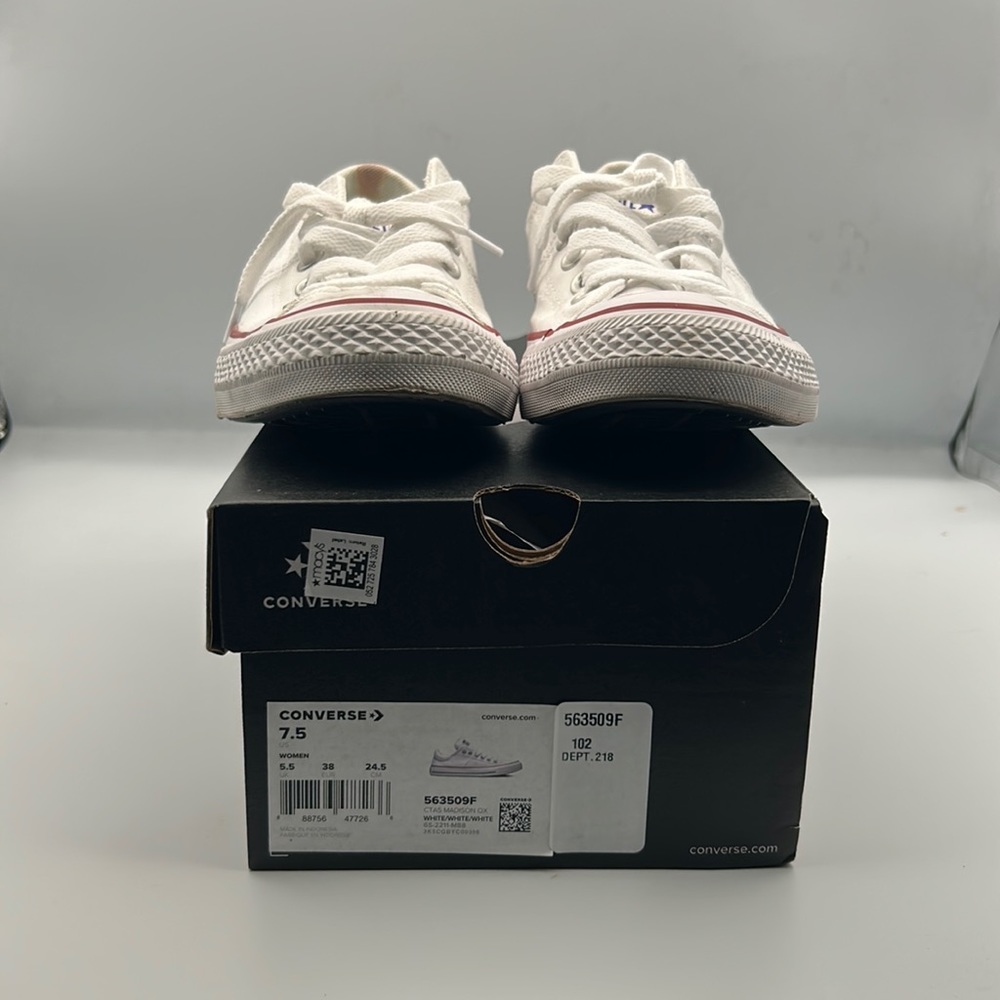 Converse white size 7.5 tennis shoes